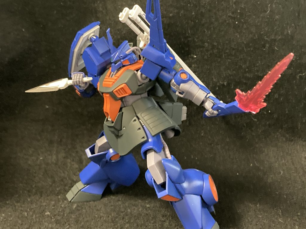 左肩のスパイクに代わってビームブーメランを一対装備。これも投げたら戻ってくるってCE世界はどうなってるの…