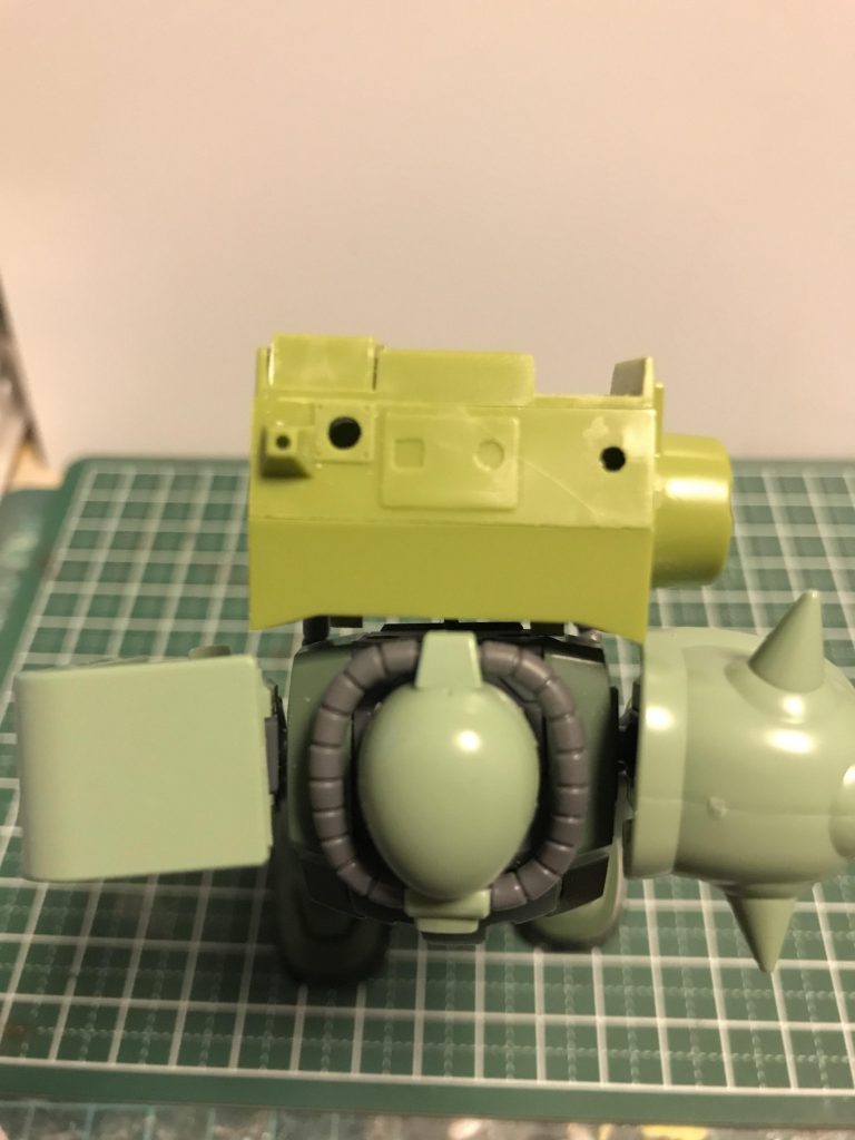 当初は旧キットのマインレイヤーのバックパックを使う予定でしたが、4ミリも大きくて幅詰めするといろんな箇所に影響して結局使いませんでした