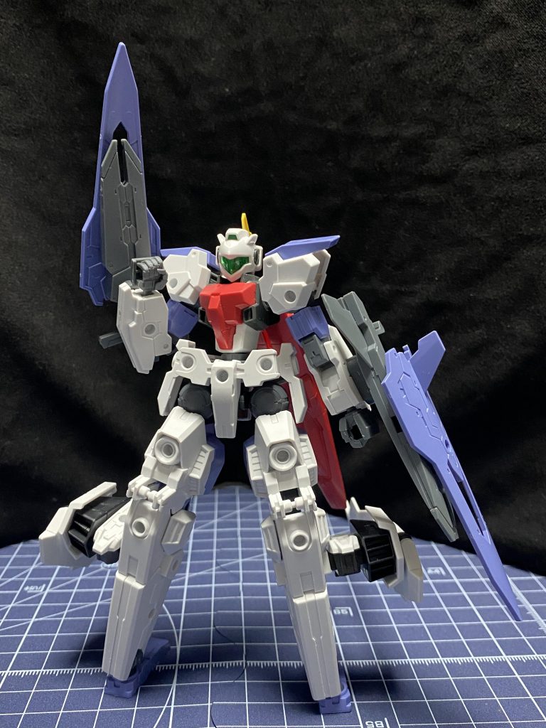 可変機繋がりで、GNアーチャーとエスポジットβを組み替えて遊んでみました。脚部につけたウイング部分はアルト空中戦仕様から。無改造無塗装のお手軽ミキシングです。小さめのボディにゴツい手足がチャームポイント。