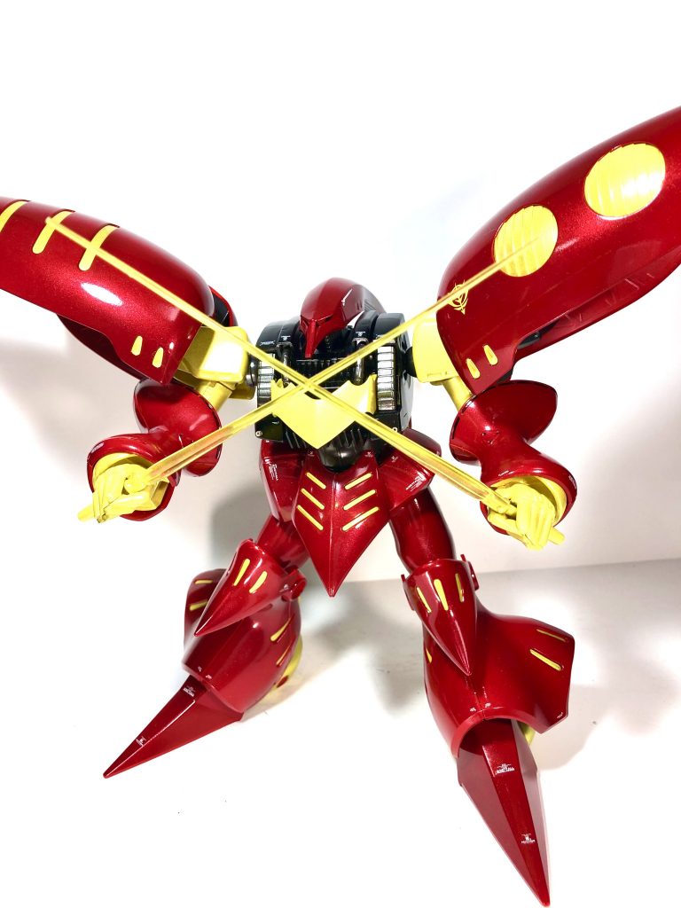 ビームサーベル装備。大きいキットなので迫力があります。