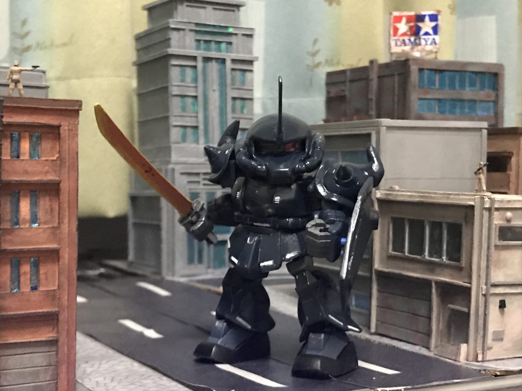 前のグフはGジェネFシリーズの頭を載せただけだったので、CSのザクから作り直しました。