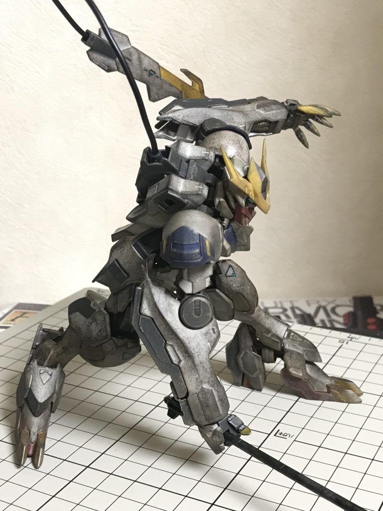 逆サイドから。個人的にはルプスレクスは素手の方がより狂気染みてて好きです。