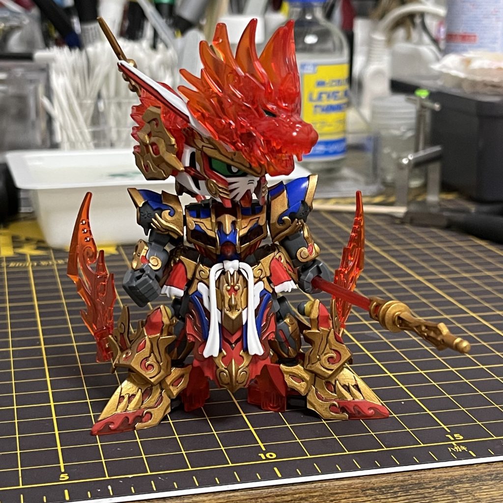 悟空シルエットを組むのを忘れておりました。SDWHのキットは昔のBB戦士と比べると凄く豪華ですね！