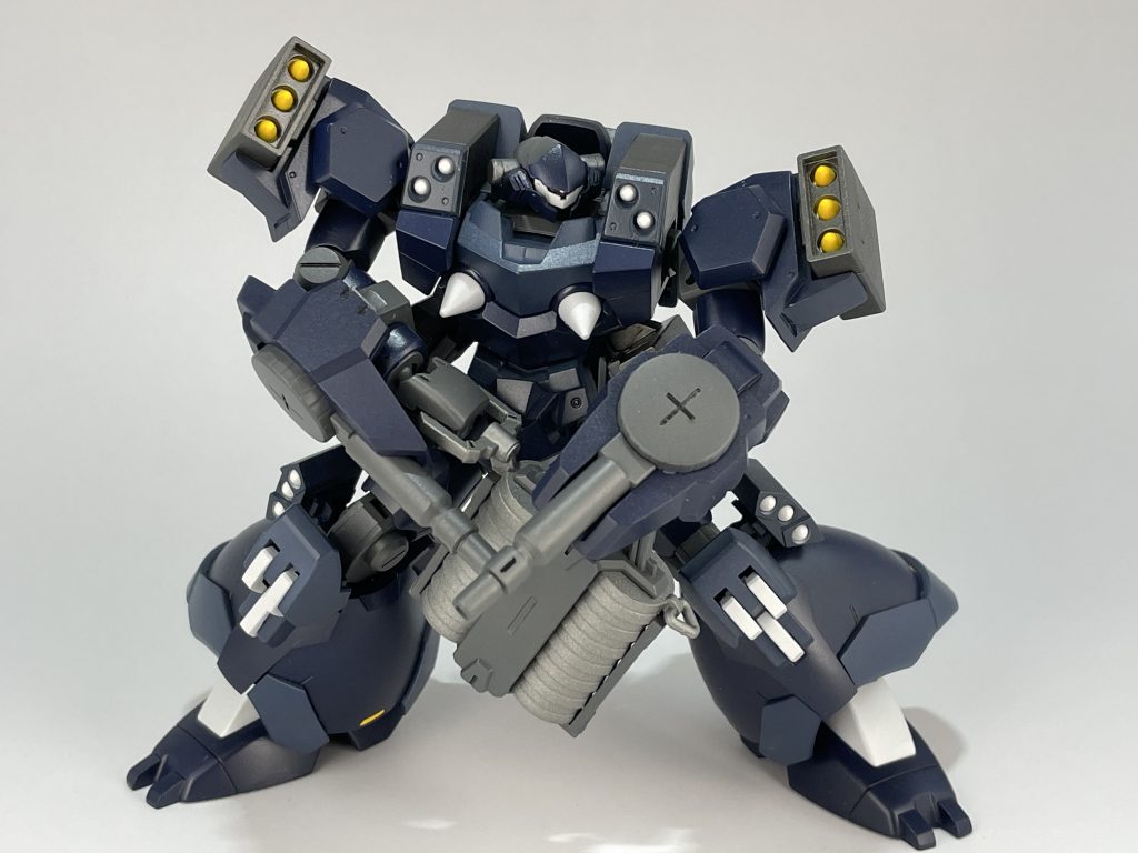 背中のチェーンマイン。シュツルムガルスで持ち運べる様にされましたが、神アレンジですよねコレ。