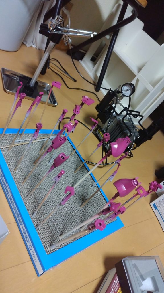 この後、エナメル塗料でスミ入れをして、つや消しトップコートしました。