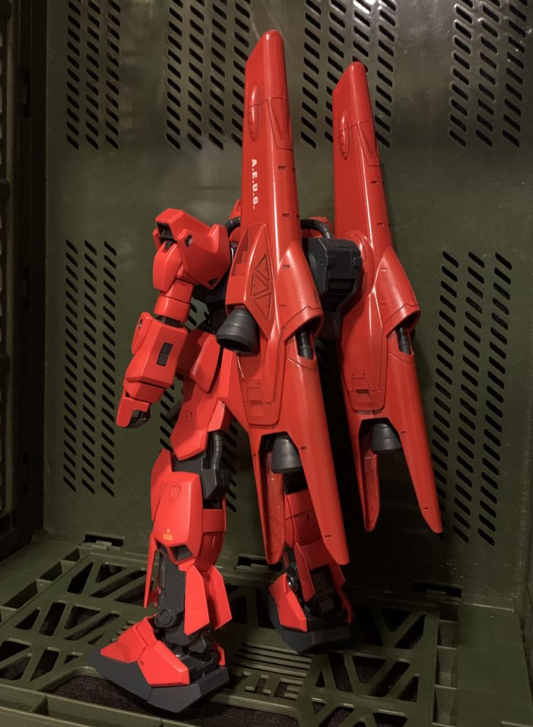 後ろから。バックパックもキマリスのものです。デザイン的にもゼータ時代のMSとして、違和感なく収まっていると思います。