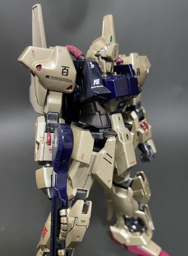 この肩幅！この腰の太さこそ百式よ！！