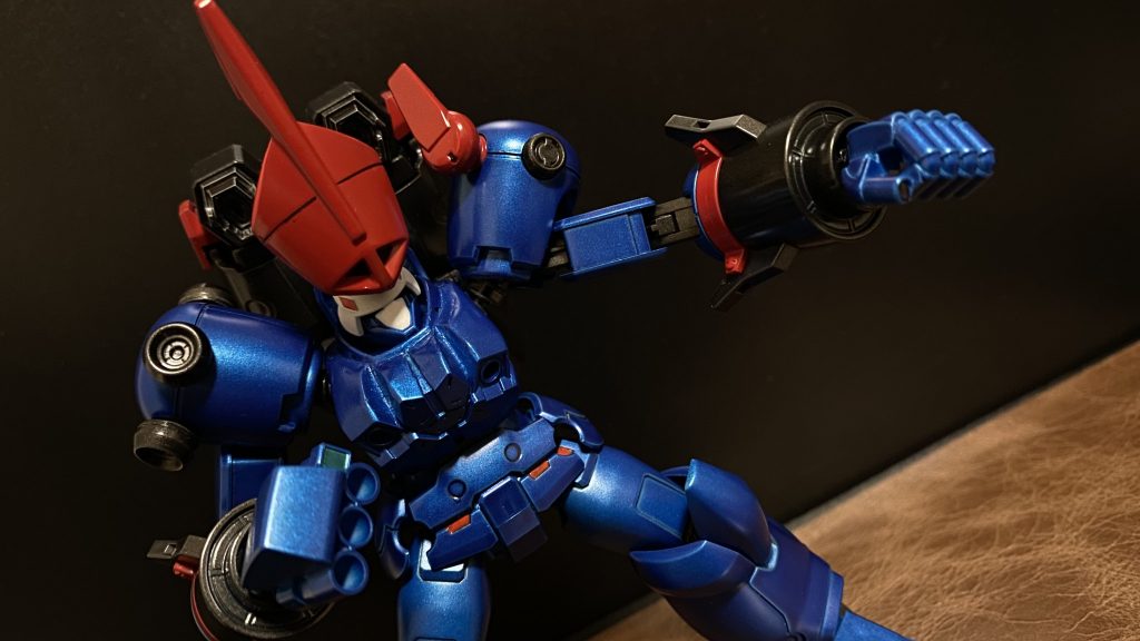 　厚い装甲、高い推進力、ゴツい手足、これらによる打撃は凄まじい破壊力を生み出す。あれ…、結局殴りに行くんですね。　なお、マリア本人は、コクピット内ではなく、頭部付近に立ってバトルをしたいようだが…、GBNのシステム的にはどうなのだろうか。