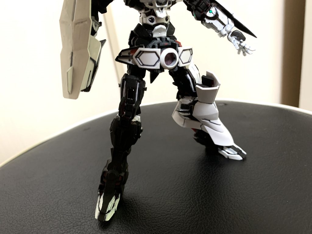 エネルギー源となっているのは腰部の新規パーツ「アストレイドライバー」のようだ…