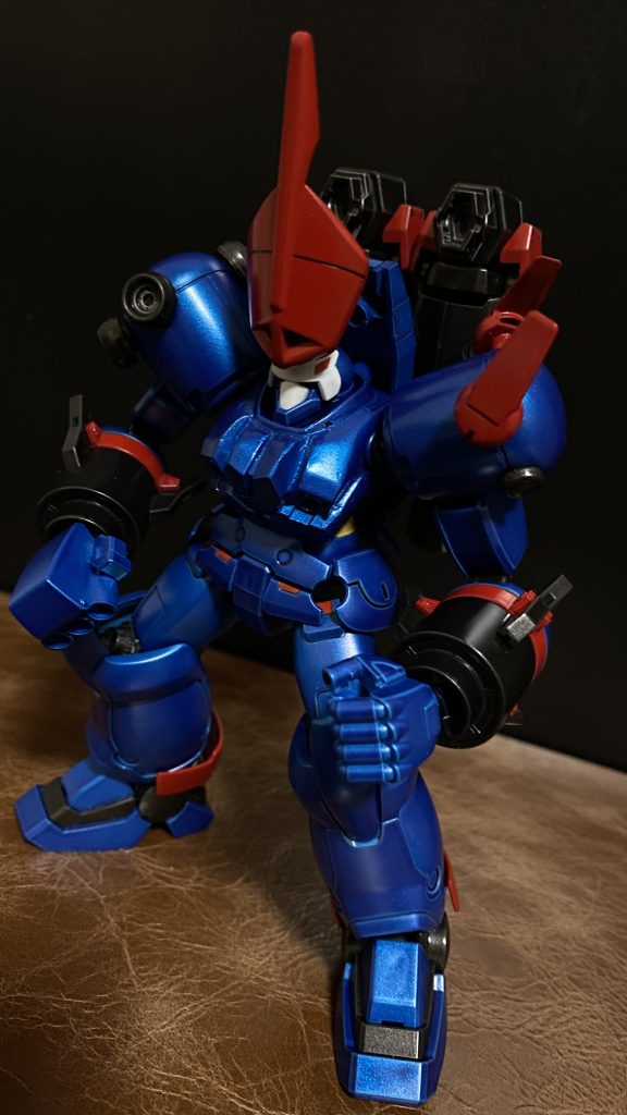 ハイメガキャノン×2　大型のジェネレーターを内蔵した二つのバックパックユニットに搭載された、ジェネレーター直結のハイメガキャノン砲。拡散メガ粒子砲として放つ事も可能。 