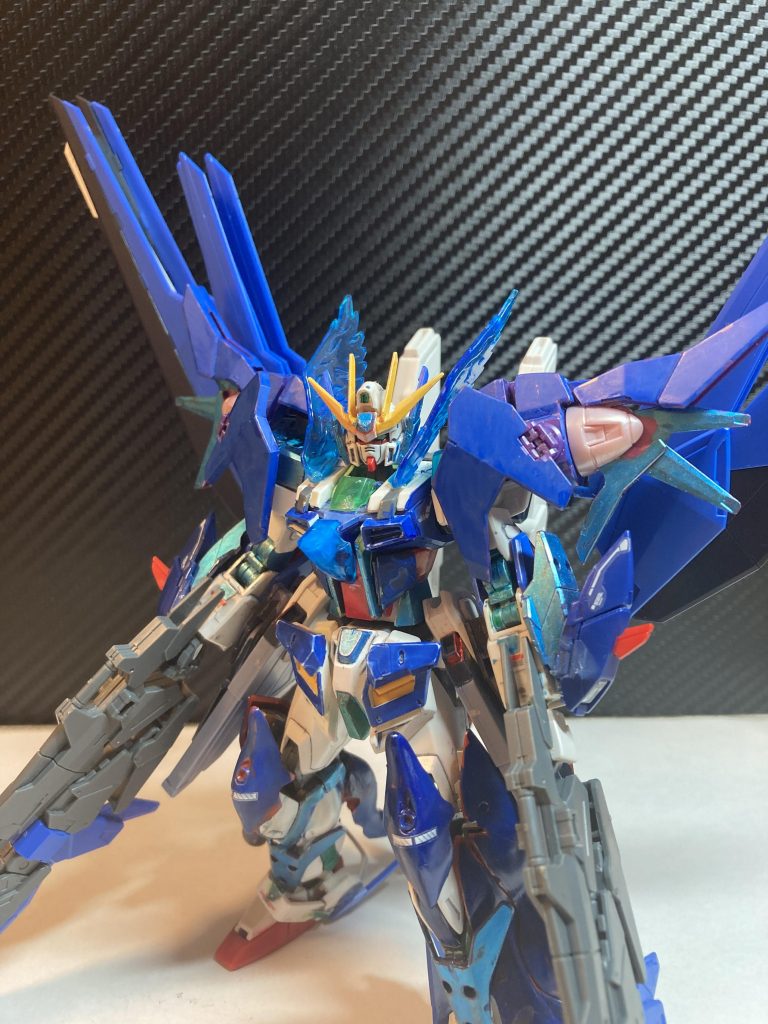 今回の改修で変更された部分が多くある。一つは推進系統の変更だ。前回の改修時にはゼロのウィングバインダーを使っていたが、今回はダブルオースカイの推進系統に変更されている。(しかし完全なる模造品のようだ)