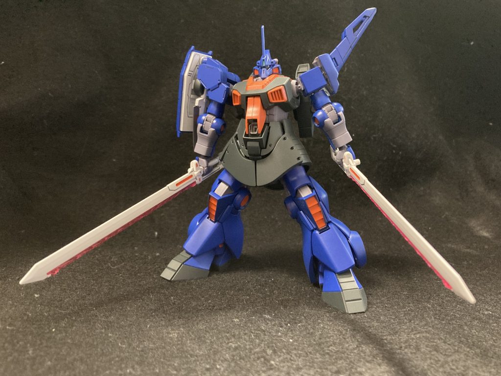 そしてメイン装備のエクスカリバー！実体剣とビームサーベルを兼ねた一対の大剣。見ての通りあまり近寄って欲しくないシルエット。