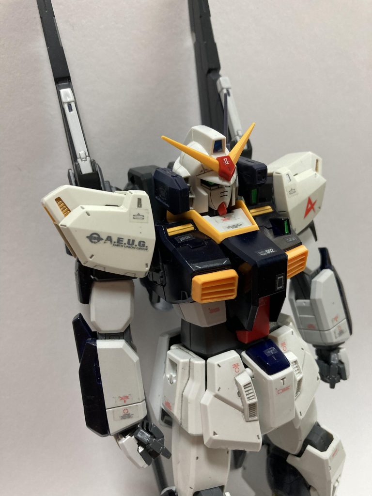 コロナのお陰でウン十年ぶりにガンプラ復帰した1st世代としては、妄想ついでに、宇宙に上がったアムロの乗機という設定で制作しました。