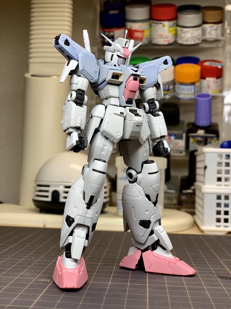 フェイスパーツを破損してしまったため、RGマーク2の余剰パーツをはめ込みました。しかし、ややもっさり感があったので削り込みました。