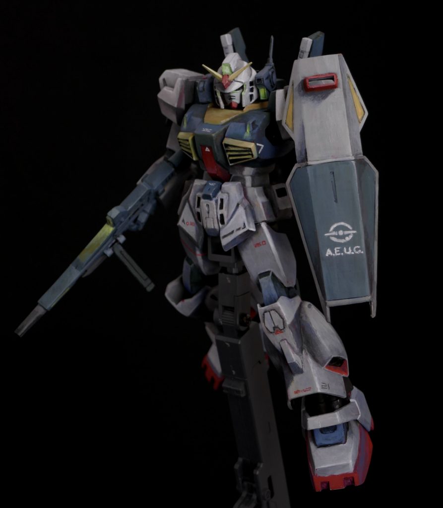 シールドはハンドパーツで保持できるように変更、構えたポーズがキマるようになった!