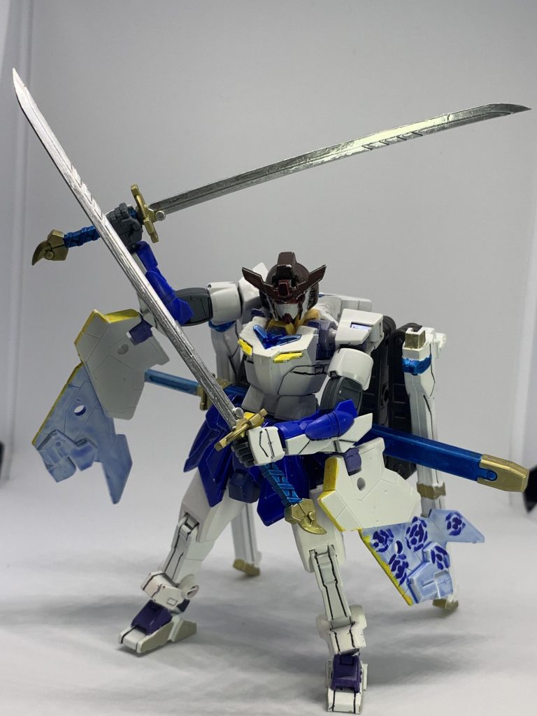 バックパックの刀はビルダーズパーツのMSランチャー付属のソードです。接続アームはねこぶそうに付属していたもの、バックパック本体はコトブキヤさんのエクシードバインダーに付属しているものです。