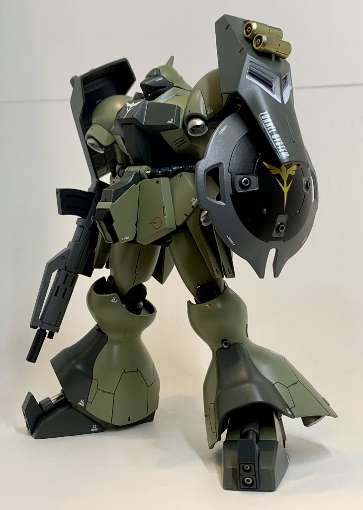 アニメではシールドは装備していないようですがもったいないので付けてます。