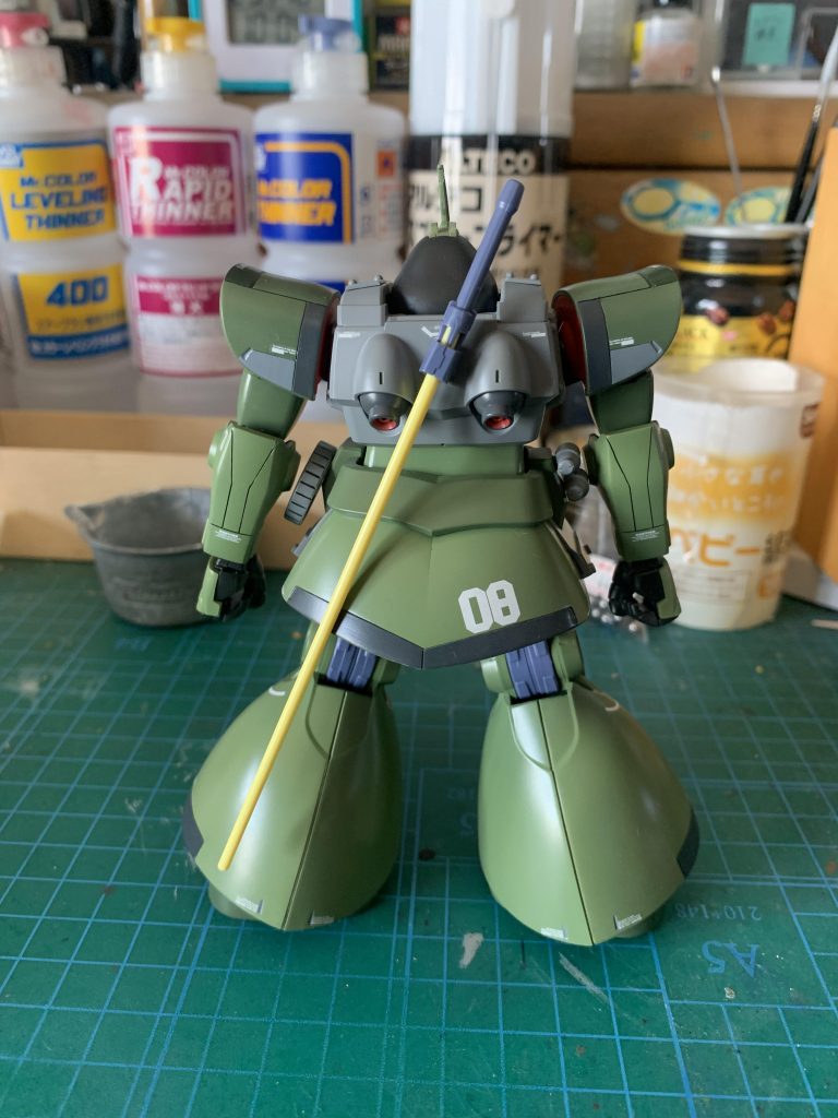 リア写真 バーニアパーツも赤とグレーで塗り分け