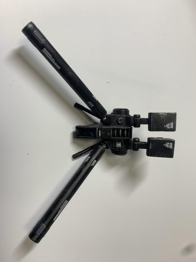 8連ミサイルポッド、ビームランサー、ロングライフル、腕部ビームガン装備しています