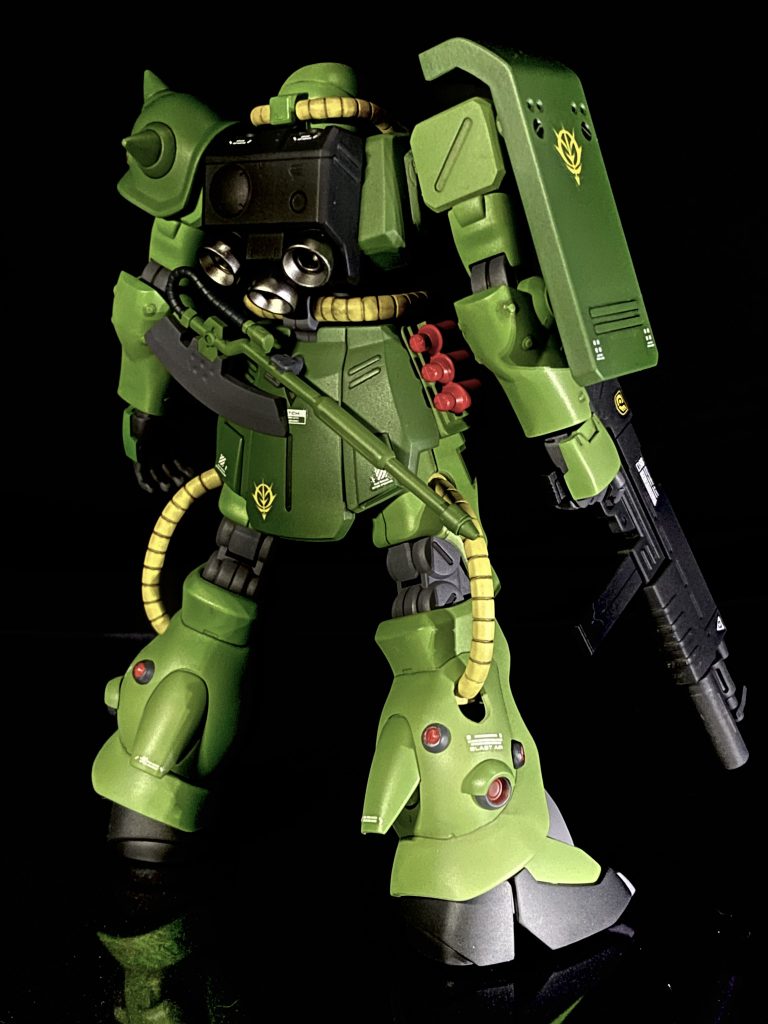 バックショット。デカ目のヒートホークがイカしてます(^^) バックパックのバーニアだけは何故かメタリックにしちゃいます。何でだろう?w