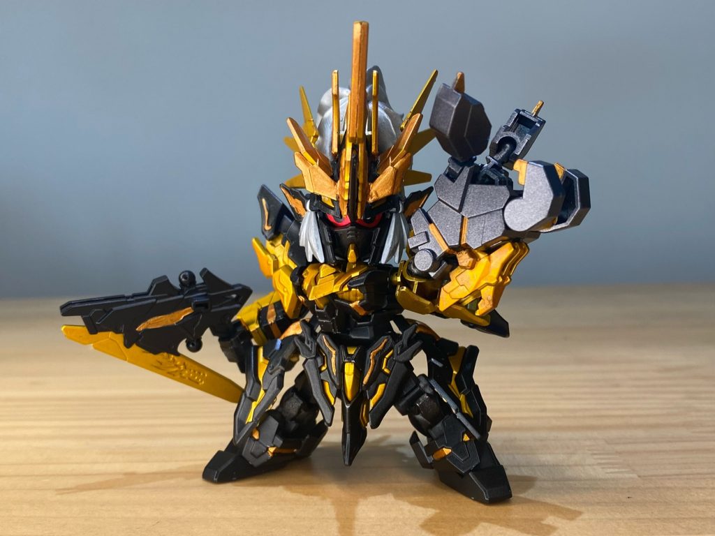 ユニコーンモードをイメージした、額アンテナ。