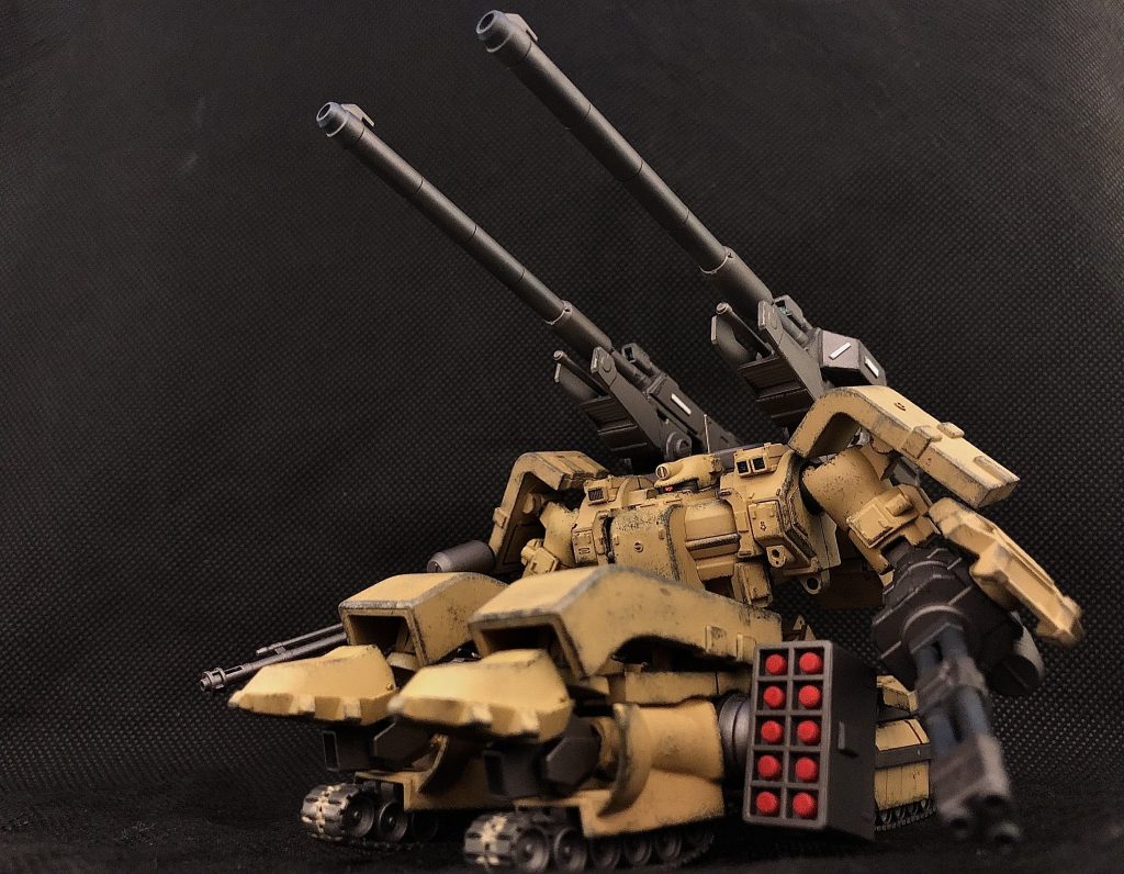 そして本機最大の特徴、タンクモードへの変形‼︎ザウートの変形を参考にしました!足のミサイルポッドもお気に入りポイントのひとつです。