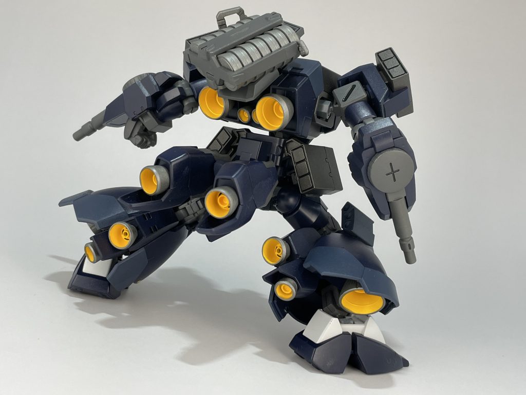 ケンプらしく、バーニアの塗り分けにチャレンジ。綺麗に塗り分けるとなると意外と難しいんですね。