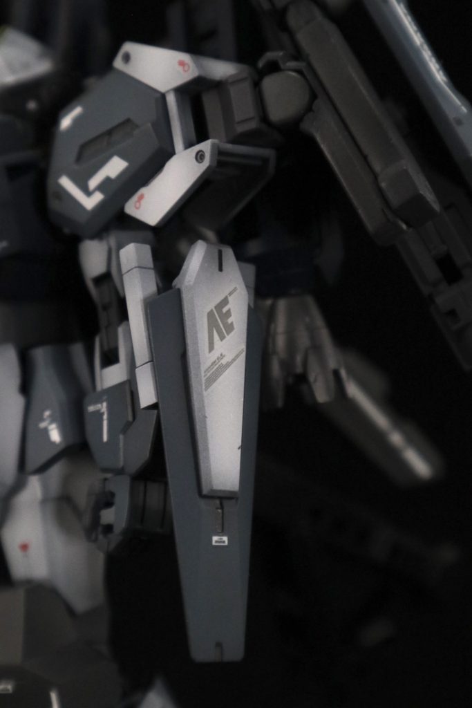 サーベルはシールドにマウントできます。