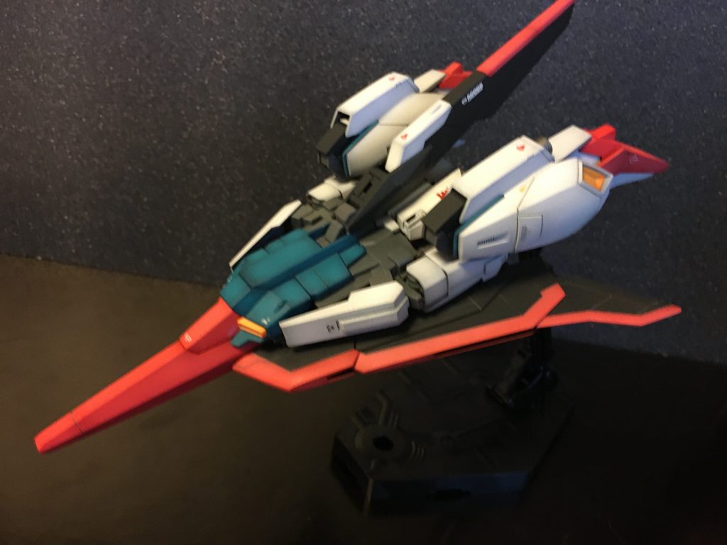 バインダー部分の後ハメです。ちょうど「ここでカットしてください」と言わんばかりのモールドがあるので、そこでエナメル割りです。