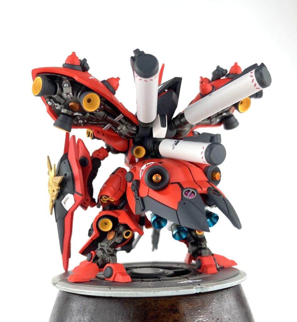 バーニア部は全て塗り分けしました。リアアーマー下のバーニアはメタルパーツに置き換えています。