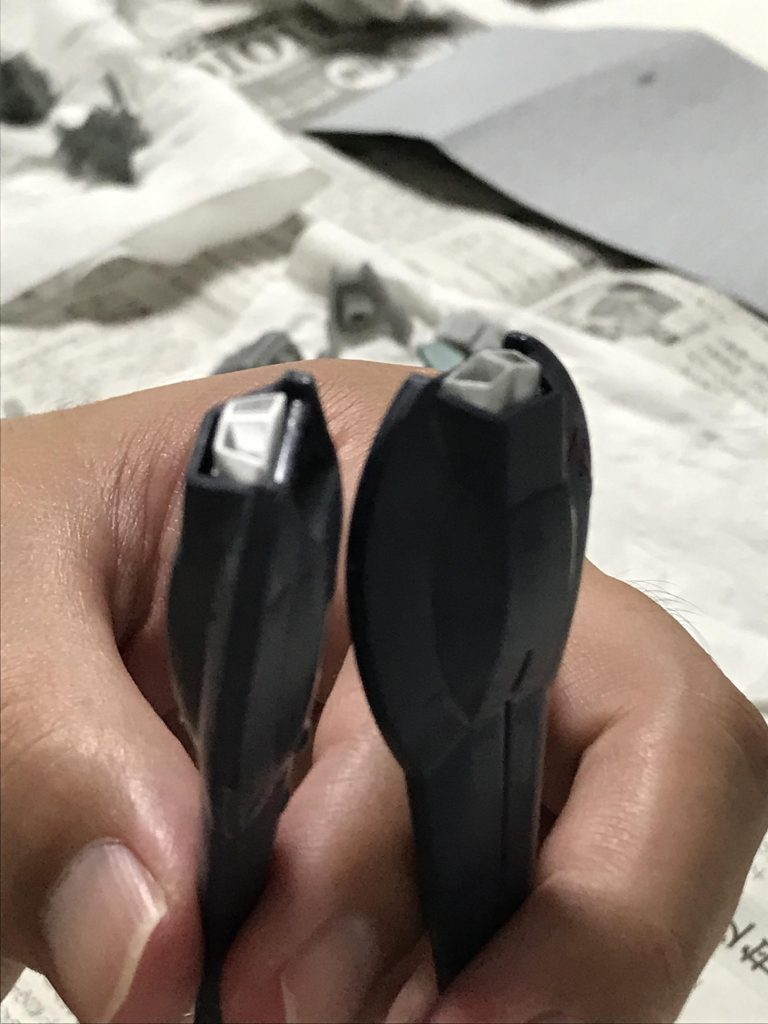 マルっとパーツを作るのもありですが、ディテールアップパーツを作る方が、正統派かなと思いまして、ディバイダーにスラスターを作って貼り付けました。うん、次作るキットは、ディテールメインにしよう。結構見栄えが変わる気がします。