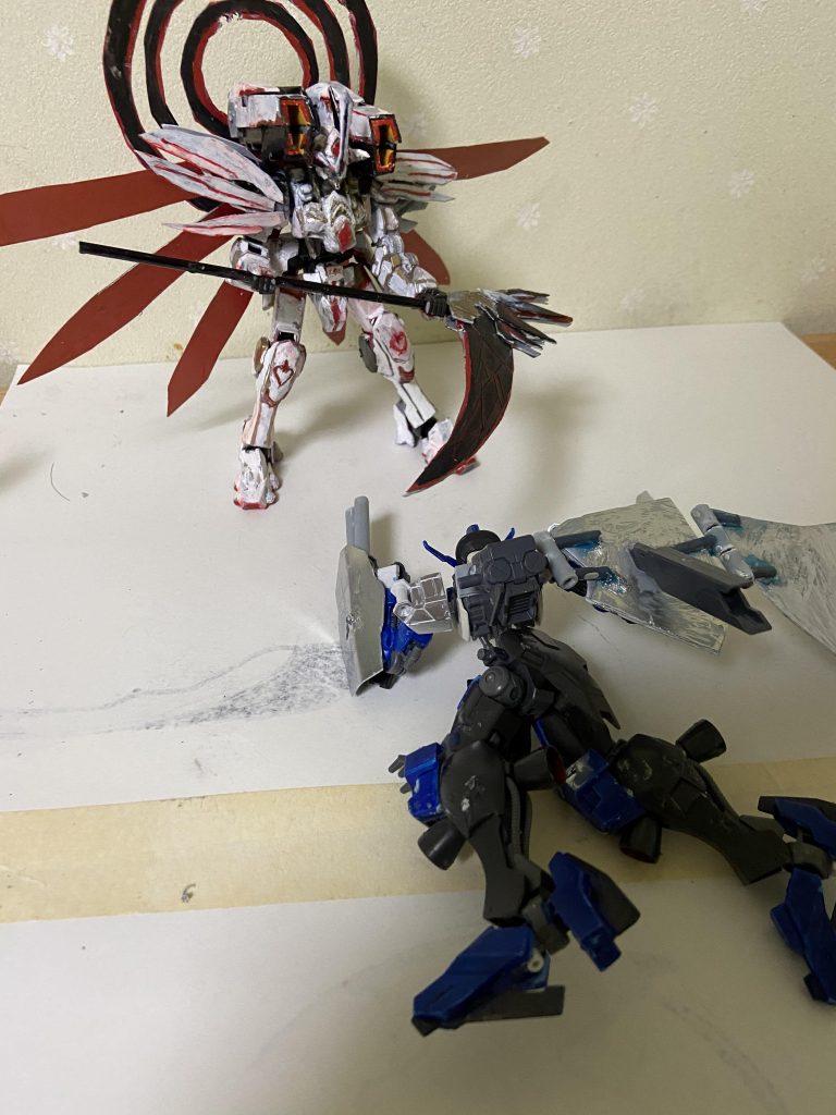 GBN侵攻の際は特記戦力の排除を行うことになる(他の指揮官も同様)カオスブレイカーの担当は百鬼だったが彼はこれを無視して独自の行動を開始する、あくまでも自身の愉悦を優先すると言うことだろうか、直属の部下であるアスタロト新月と数人のリバースダイバーにAVALONを襲撃させ自身は傍観に徹するその際戦いを挑んできたヴィダールFを叩きのめしЯさせようとしたが、彼の心境を察し見逃す、その時の彼は新たな玩具を見つけた子供のように上機嫌だったと言うが?