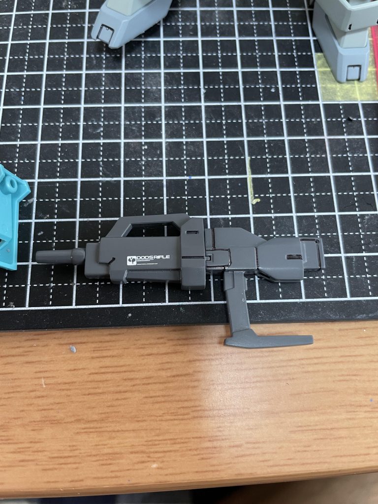 妄想が止まらず急ピッチで仕上げました(笑)今回は0083からジムカスタムをピックアップしてアデルをそれっぽく仕上げました。力を入れた改修はドッズライフルの合わせ目消しとYouTubeで学んだ筋彫りを追加して仕上げてみました、いつもよりひと味ちがっていると思います。不死身の第四小隊…ネタの関係でモンシア機にしました、昔はあまり好きじゃなかったけど、大人になって最近は憎めないヤツになってます…色々学んで大人になったなぁ(遠い目)