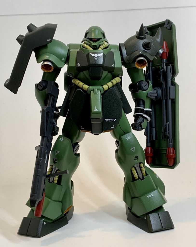 腕が長すぎで肩の位置が低いかな?この辺の反省点はヤクトドーガ に活かされてます。