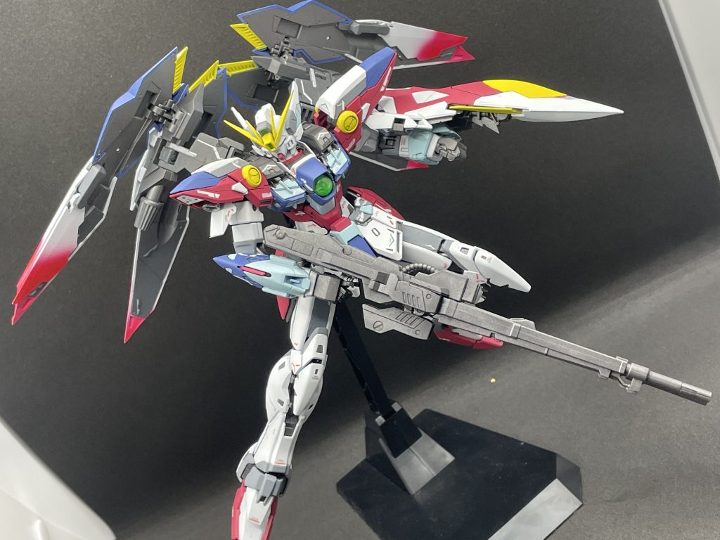 Ver.Kaで追加されたツインバスターライフルの保持ギミックは素晴らしいですね。どんなポーズもしっかり保持してくれます。もちろんですがこいつら作りが全然違うので肩もウィングもつけるの苦労したので諦めてアロンアルファさんの力をお借りしました。迷ったらアロンアルファ。おすすめです。