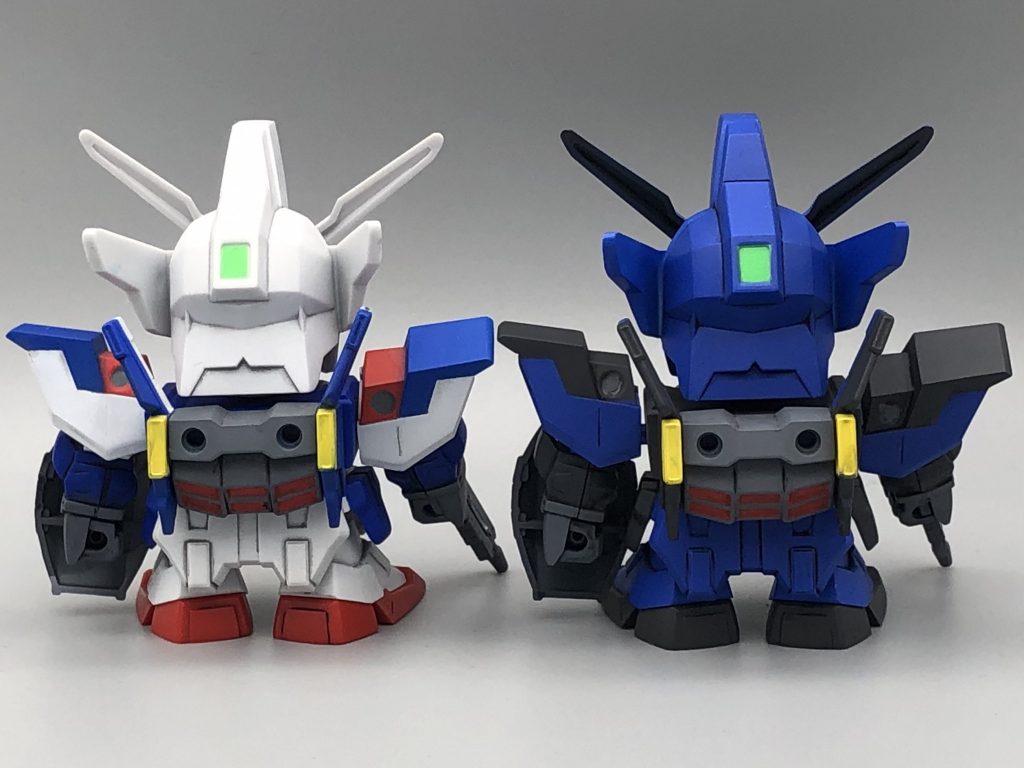 塗装はほぼガンダムカラー。グレーはメカサフライト。02の青はティターンズブルー2、MSブルー、コバルトブルーを1:2:3の比率で。