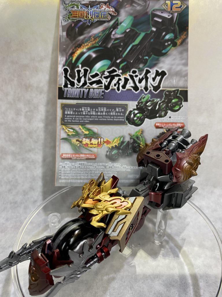 頭の飾りやリアアーマーを取り付けて専用バイクっぽくしてみました。