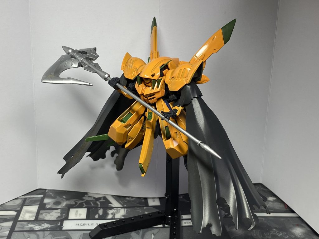 マスク部分に口、フードに目が書いてあるのでフードを完全に下げると顔になるようになってます