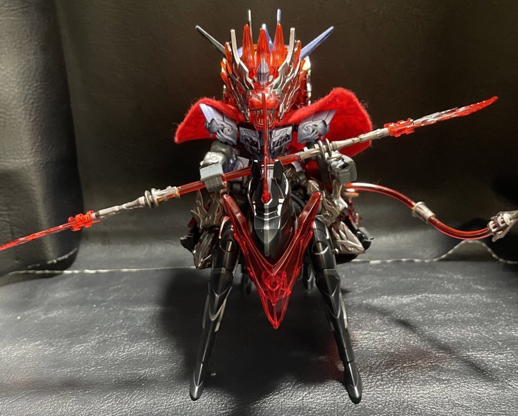 最後にタイトルと同じく軍馬に乗る大猿形態で如意棒を構えた写真です。