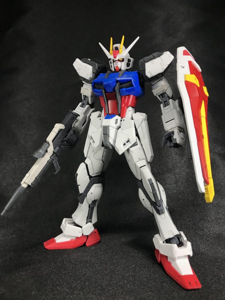 とあるキッカケで頂いたRGのストライクガンダムです！ エールストライカーパックとアーマーシュナイダー、キラ・ヤマトが欠品していたため、今回はシンプルにストライクガンダムとして投稿させて頂きます☝🏻