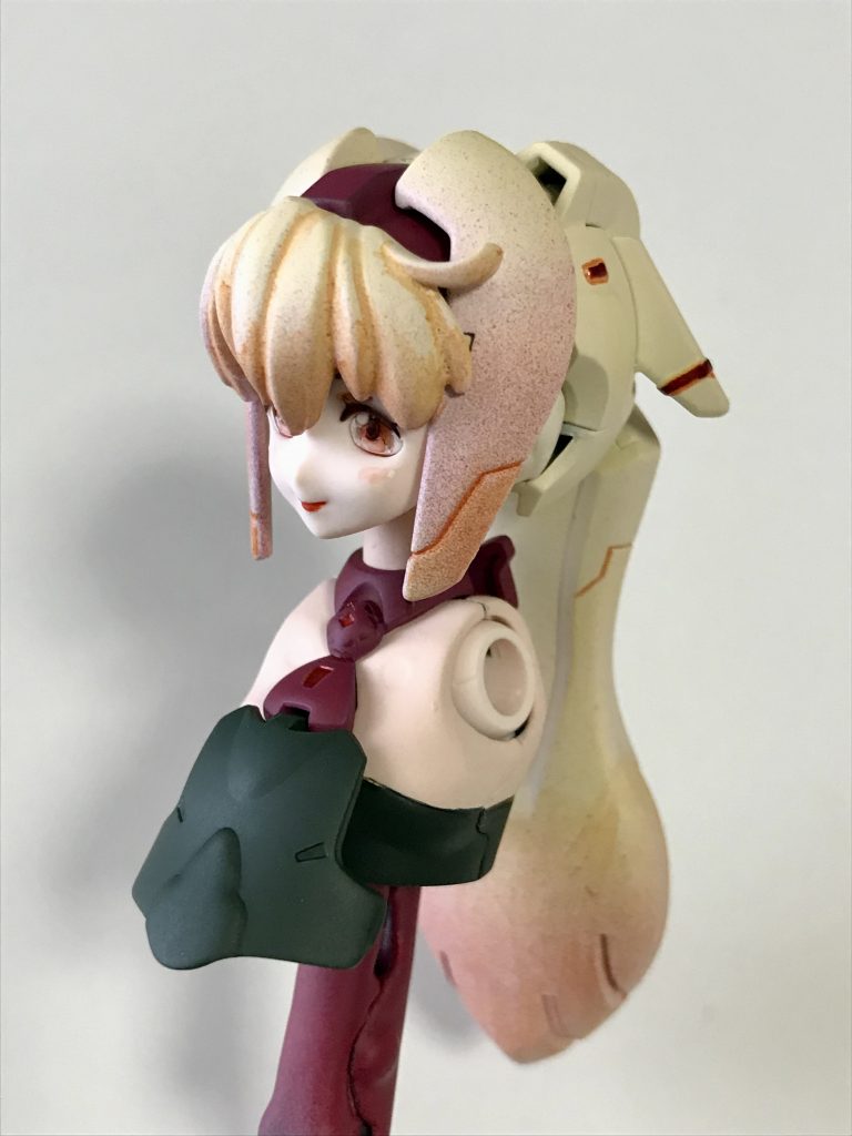 ダークグリーンは暗緑色、あずき色はシャアレッドです。胸元の塗り分けは迷いましたが、今回はフレッシュで塗りました。少しオトナの色気が出ないかなぁ?と思いまして。