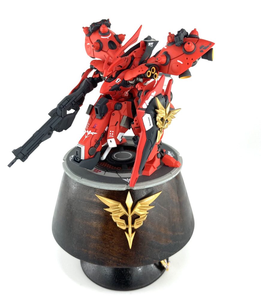 台座は木材とビルダーズパーツで製作