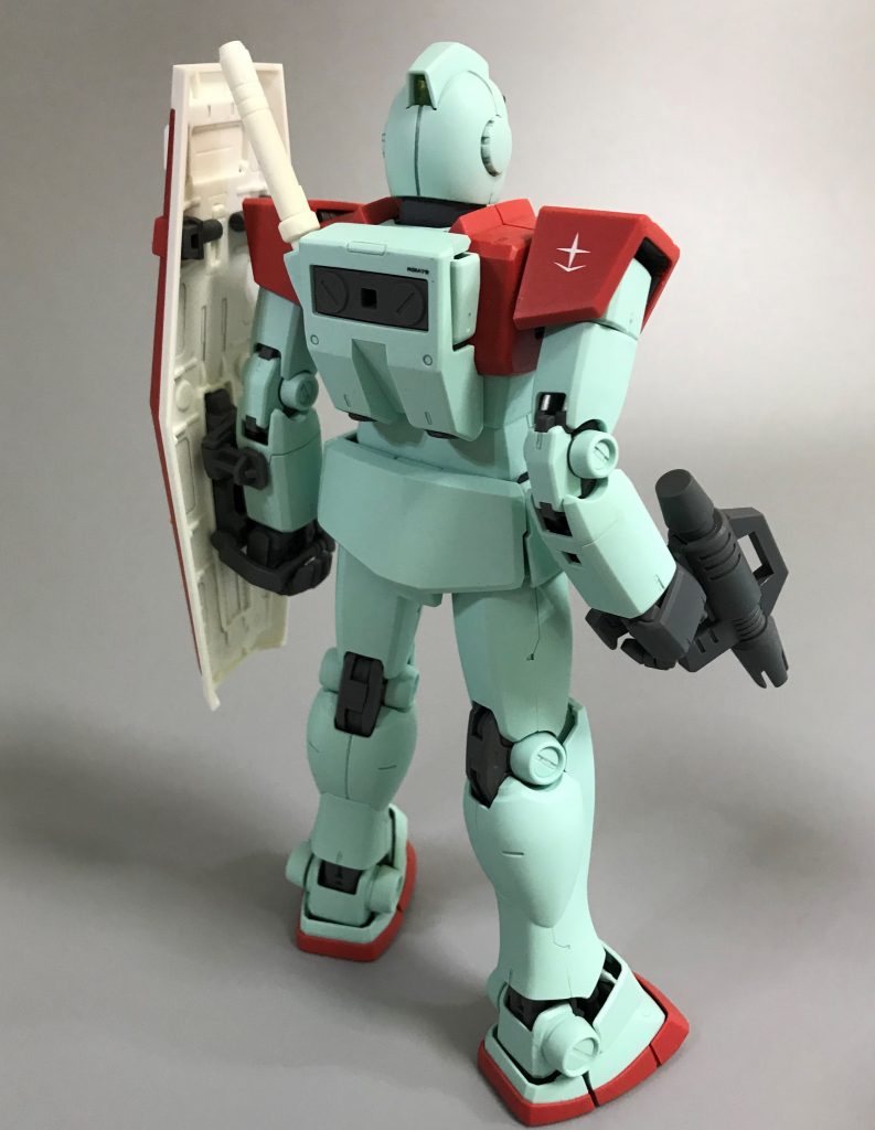 シールド枠、ビームサーベル基部、ハイパーバズーカが薄緑色ではなく白なのは設定なのかな?調べましたがわかりませんでした。個人的には全部薄緑でいいかなと思いますが・・。