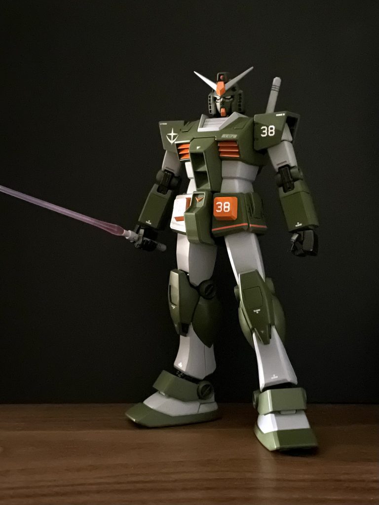 キットには武器がサーベルしかついていませんので、サーベル装備で。