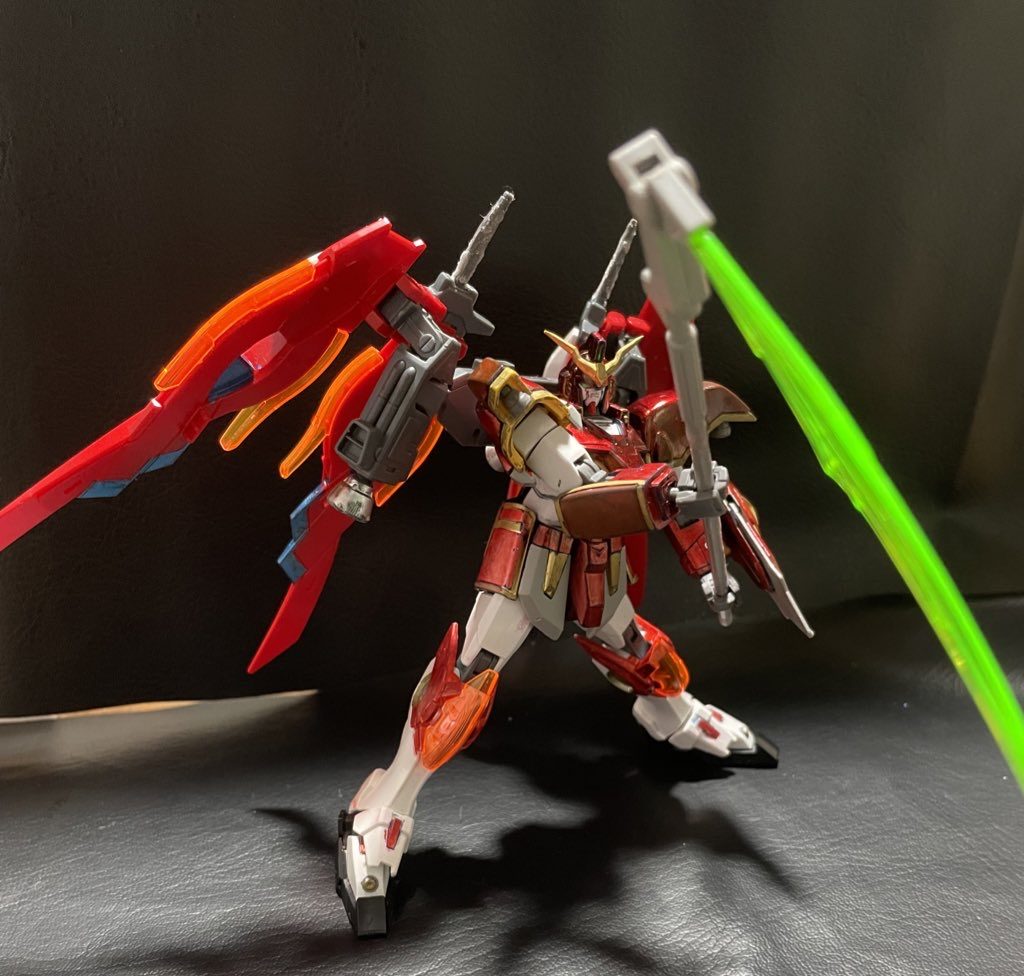 高速移動で敵を狩るイメージのポージングとってみました。