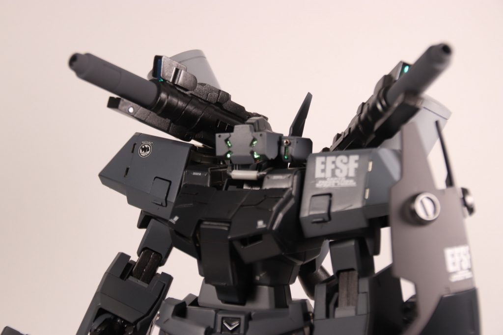 バイザーはプラ板より作成して可動式で降りて来ます自作したバルカンポッドはヘイズルの頭部と共通で使用出来ます