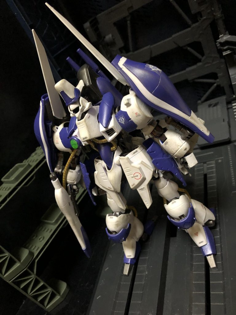 oyz「コレは!ハマーン様専用ガザ!名付けて、“ガザ-ディアナチュラ”です!!」ハマーン「私用のガザCを改造したのか?」oyz「はい!」ハマーン「私の許可はとったか?」oyz「いいえ!」ハマーン「この俗物が!私用のガザCを無断で改造するなど、極刑に値するぞ!」oyz「わわわ!平に!平にお許しを!!」ハマーン「まあ良い。室長も良かれと思いやった事なのであろう?今回は大目にみよう。次回は無いぞ?」oyz「はっ!ありがとうございます!寛容なお心遣い、感謝します。」ハマーン「では、この機体の解説を申してみよ。」oyz「ありがとうございます。では、先ずはその名前の由来ですが、ハマーン様のガザですから、当然ガザシリーズの頂点という意味で名付けました。」ハマーン「ふむ。」oyz「ガザは現在、ガザA、ガザB1、ガザB2、ガザCがございます。」ハマーン「それについては諸説ありだな。」oyz「現在開発中の次世代ガザ、ガザD、ガザE、ガザB6、と続きます。」ハマーン「そうなのか?私には未だ報告の無い内容だ。」oyz「そして更に開発されるであろう、ガザK、ガザB12、ガザ−ナイアシロンと続いていくのです。」ハマーン「おい室長、ちょっと待て。」