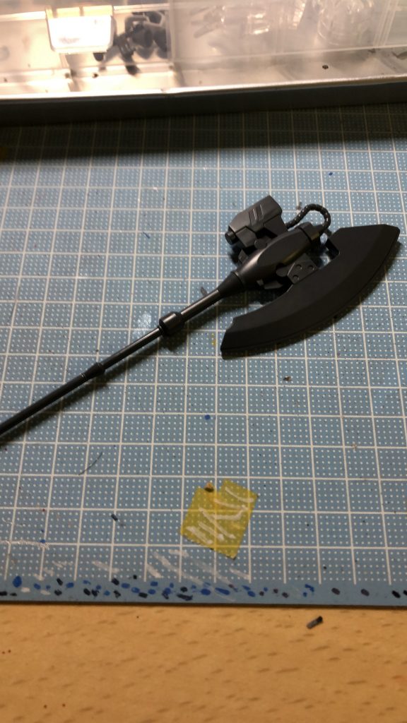 ヒートホーク塗装前、パテで合わせ目隠しました。