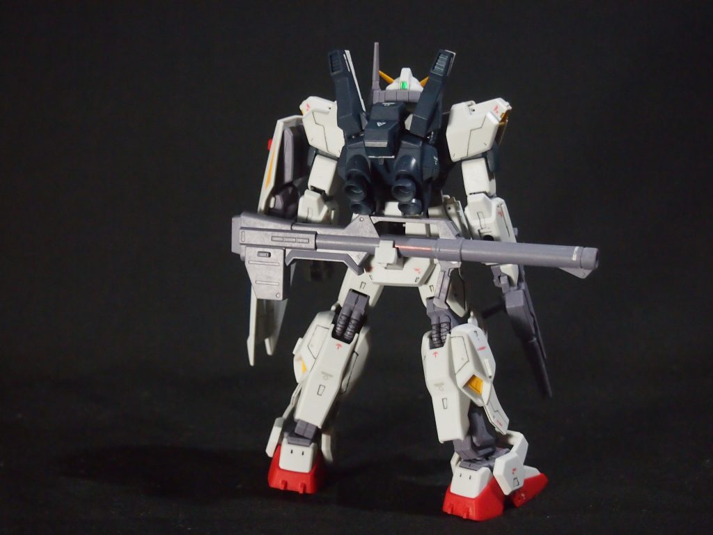 後ろ側のデカールは少し手抜き。どうせ見えなくなりますし。武装も無塗装です。