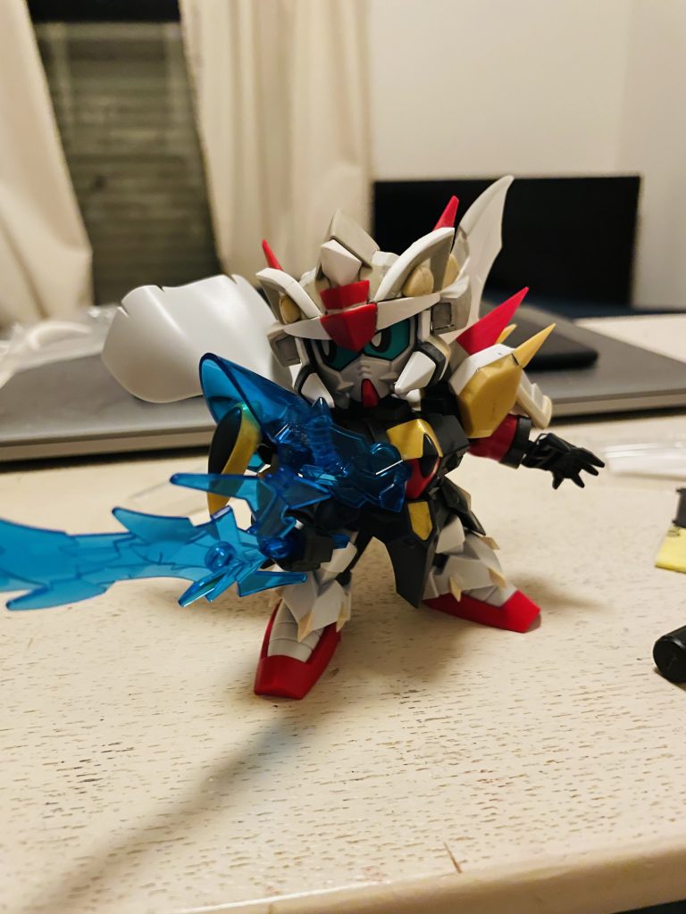 塗装前。大きめのツノは付属するもう一つのカブトから拝借しました。金色のパーツがABSで削り難かった、、エバグリを貼ってしまったのでヤスリ辛かったです。。。